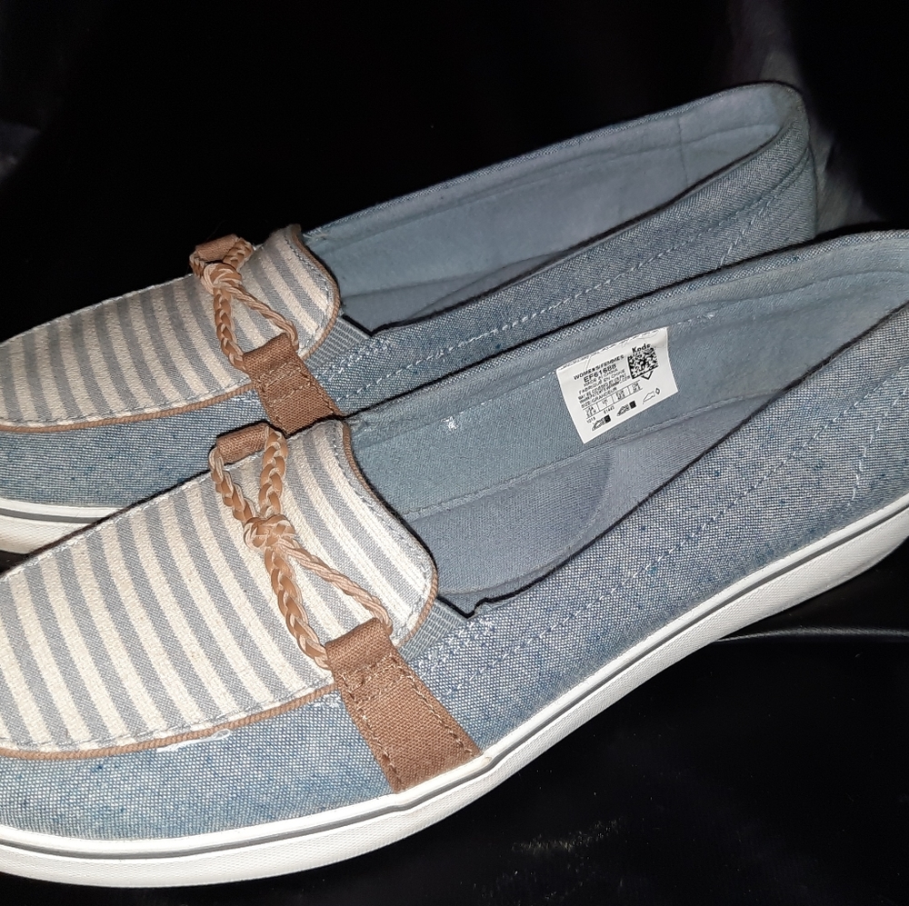Womens grasshopper shoes, size 9.5N blue & white